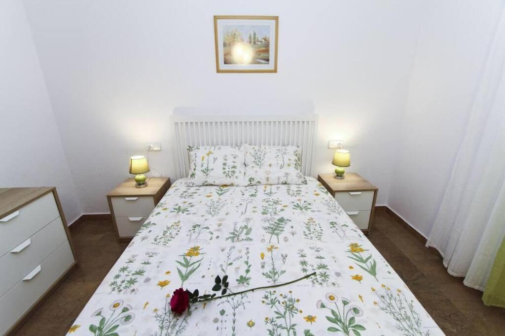 White - 100 M Beach, Wifi, Pool, 6 Pax