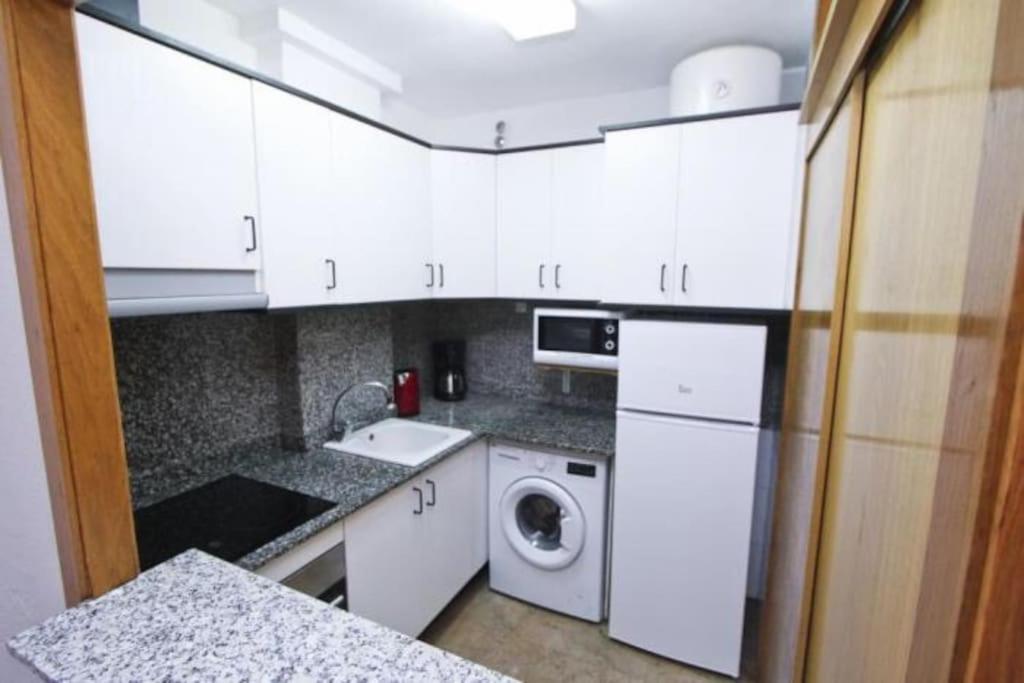 White - 100 M Beach, Wifi, Pool, 6 Pax * Salou