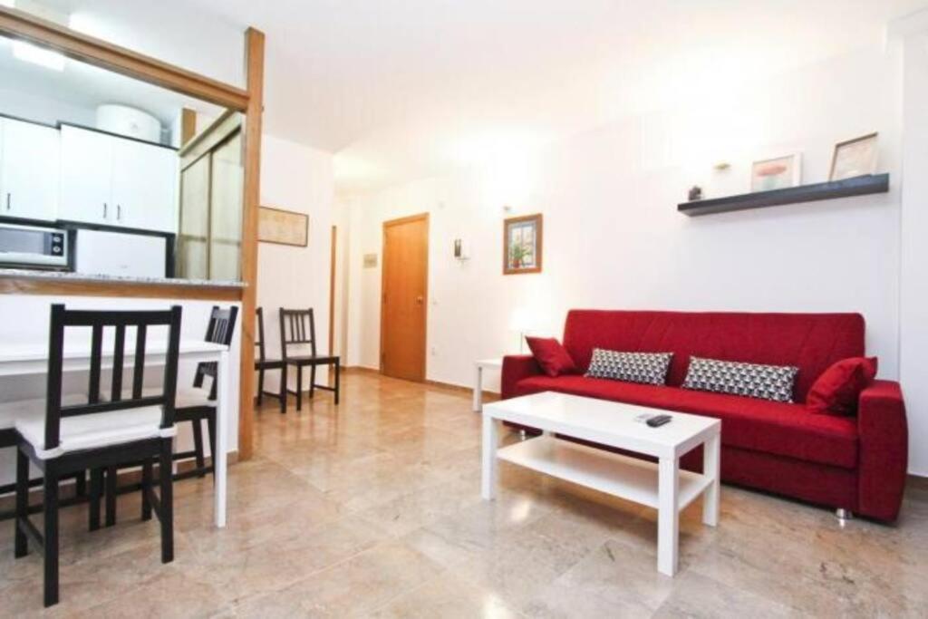 White - 100 M Beach, Wifi, Pool, 6 Pax Salou