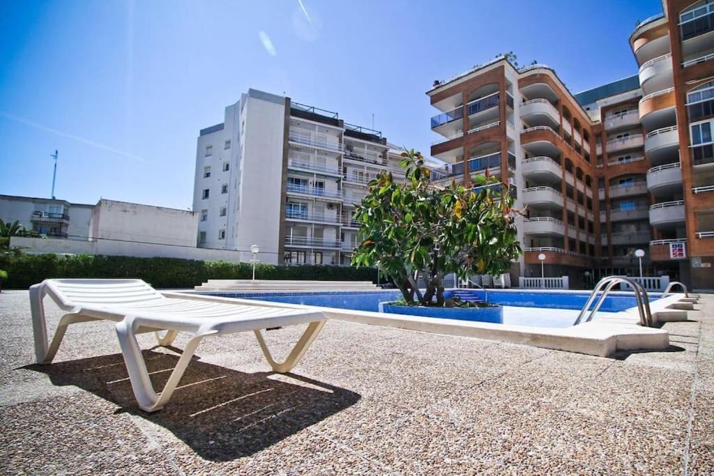 White - 100 M Beach, Wifi, Pool, 6 Pax