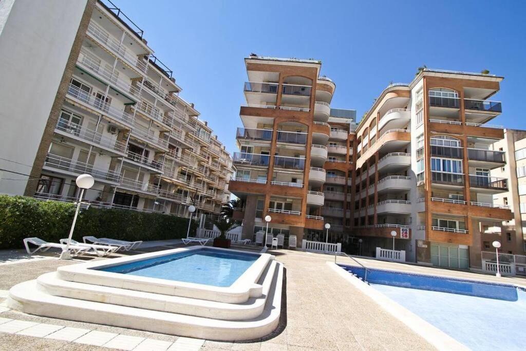 White - 100 M Beach, Wifi, Pool, 6 Pax Salou