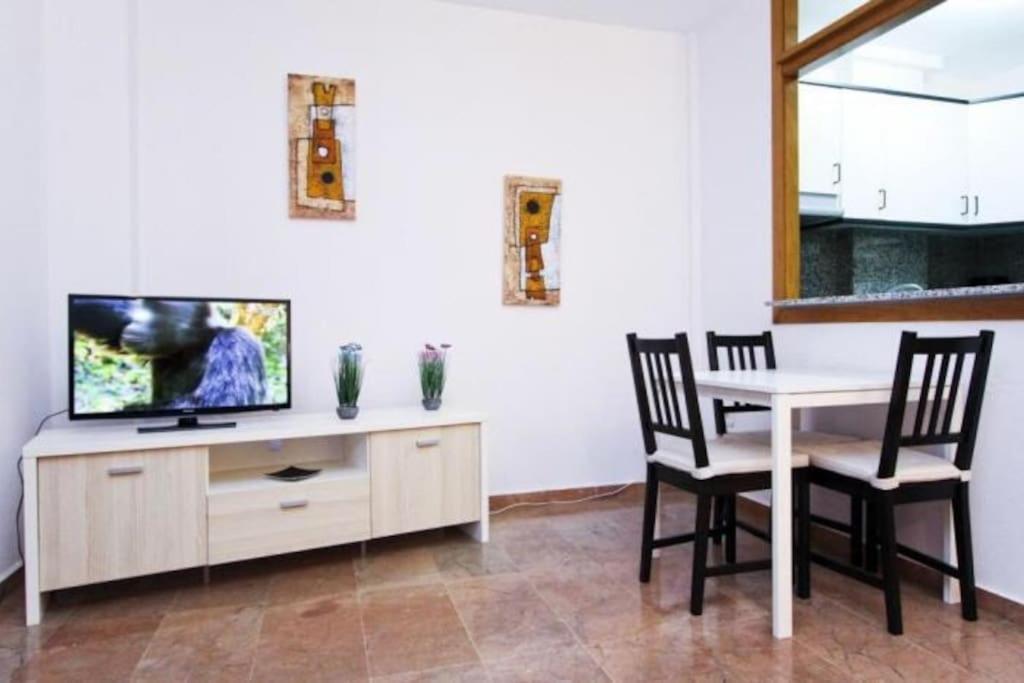 Appartement White - 100 M Beach, Wifi, Pool, 6 Pax *