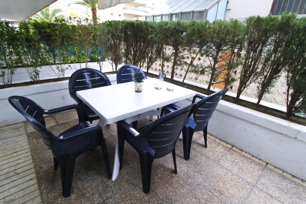 White - 100 M Beach, Wifi, Pool, 6 Pax Salou