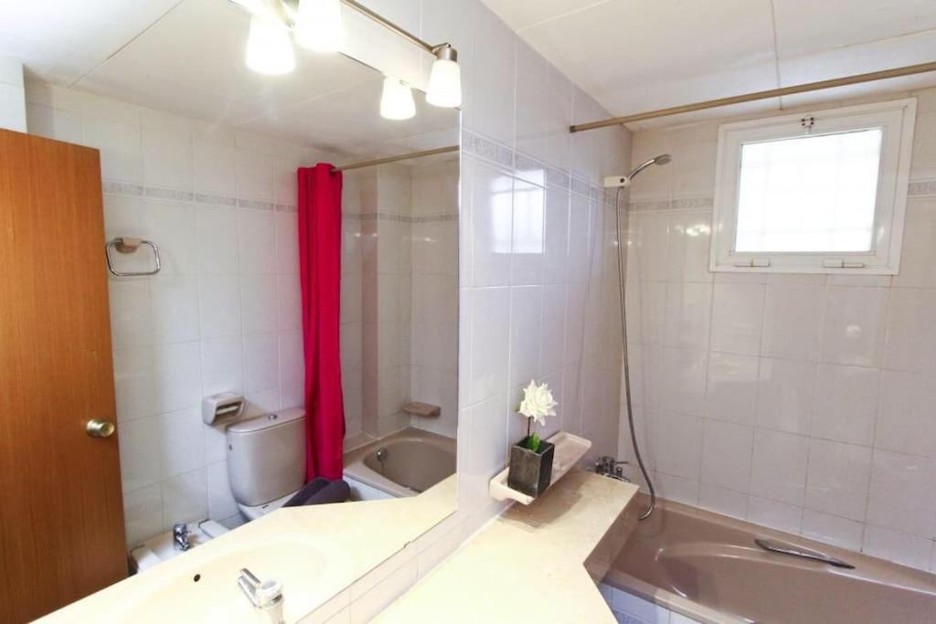White - 100 M Beach, Wifi, Pool, 6 Pax * Salou