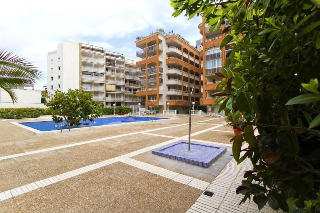 White - 100 M Beach, Wifi, Pool, 6 Pax *